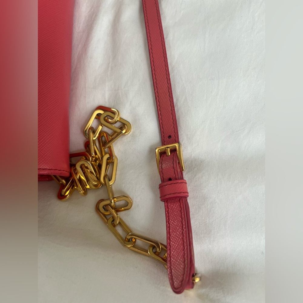Prada pink Crossbody Bag with Gold Chain - Picture 13 of 16